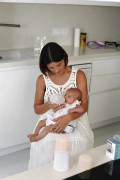 Suavinex Zero.Zero Anti-Colic Medium Flow Zuigfles 270ml SXZBRF050012 -babybenodigdheden suavinex zer .zer anti colic zuigfles 6 2