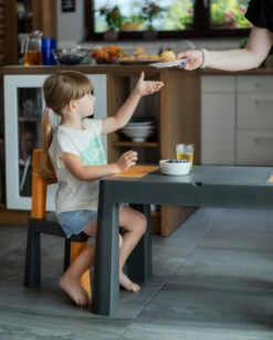 Tega Baby Teggi Graphite/Mustard Multifun 3-in-1 Tafel Met Twee Stoeltjes TI-011-172 -babybenodigdheden tega baby teggi graphite.mustard multifun 3 in 1 tafel 2