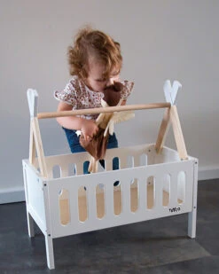 Tryco Tipi Houten Poppenbed TR-353013 4 Tryco Tipi Houten Poppenbed TR-353013 -babybenodigdheden tr 353013 tryco wooden tipi doll bed 02