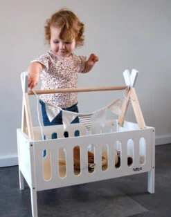 Tryco Tipi Houten Poppenbed TR-353013 3 Tryco Tipi Houten Poppenbed TR-353013 -babybenodigdheden tr 353013 tryco wooden tipi doll bed 04
