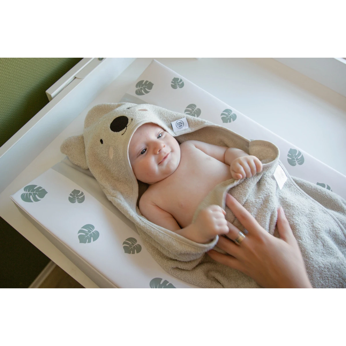 Blush & Blossom Koala Kyle Badstof Badcape TR-BB4214 -babybenodigdheden tr bb4214 blush blossom koala kyle bath cape 03 1
