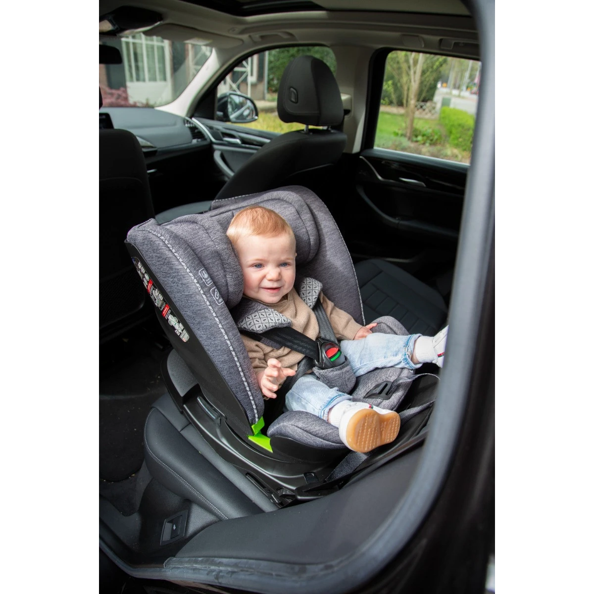 Ding Troy Black/Grey 360° i-Size Autostoel 0-36 kg DI-101923 Ding Troy Black/Grey 360° I-Size Autostoel 0-36 Kg DI-101923 -babybenodigdheden troy carseat 01 1