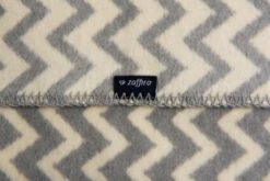 Zaffiro Grijs & Ecru Zigzag 75 X 100 Cm Wiegdeken 40771 -babybenodigdheden zaffiro deken zigzag grijs wit ka1 3 2