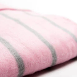 Zaffiro Grijs & Roze Gestreept 100 X 150 Cm Ledikantdeken 15403 4 Zaffiro Grijs & Roze Gestreept 100 X 150 Cm Ledikantdeken 15403 -babybenodigdheden zaffiro roze grijs gestreept 100 x 150 cm ledikantdeken 3