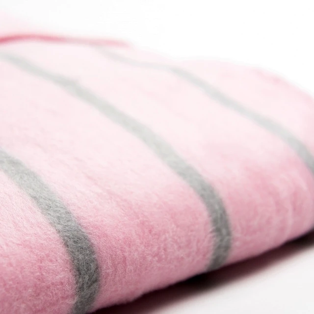 Zaffiro Grijs & Roze Gestreept 100 x 150 cm Ledikantdeken 15403 Zaffiro Grijs & Roze Gestreept 100 X 150 Cm Ledikantdeken 15403 -babybenodigdheden