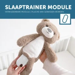 Zazu Brody De Beer Taupe Slaaptrainer ZA-BRODY-01 -babybenodigdheden zazu brody de beer taupe slaaptrainer sfeer 2