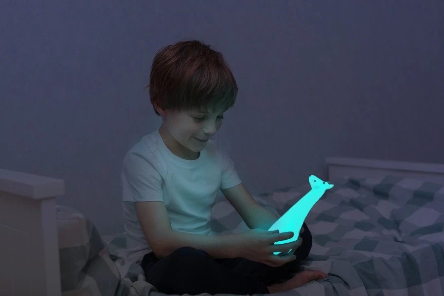 Zazu Gina Giraffe Grijs Zaklamp en Nachtlampje ZA-GINA-01 Zazu Gina Giraffe Grijs Zaklamp En Nachtlampje ZA-GINA-01 -babybenodigdheden zazu gina giraffe zaklamp en nachtlampje za gina 2 2